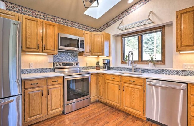 The Mountain Retreat at Evergreen | King bed