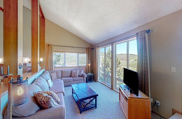 The Mountainside - Unit B47 with a private indoor hot tub, views, & pool