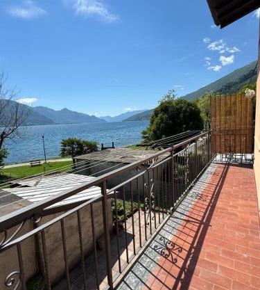 The Music of The Lake - Lake Front with three Bedrooms