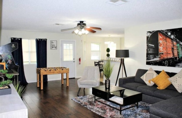 THE MUSTANG Spacious Home 4Rooms 2Bath SmartTV 3