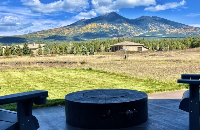 The Mustard Seed-Conveniently located w/gorgeous views @ the base of Snowbowl!!!