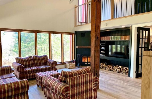 The Natura Eastman -20 people with spa-4 acres
