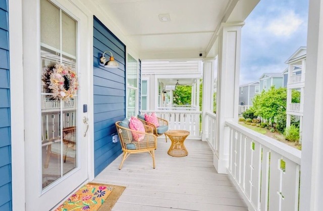 The Navy Blue Bungalow- Cozy Cottage on the MS Gulf Coast