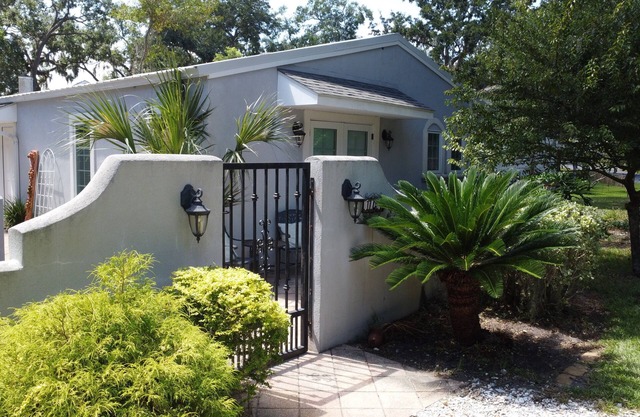 The Nest at Circle Park - Cute Cozy Cottage