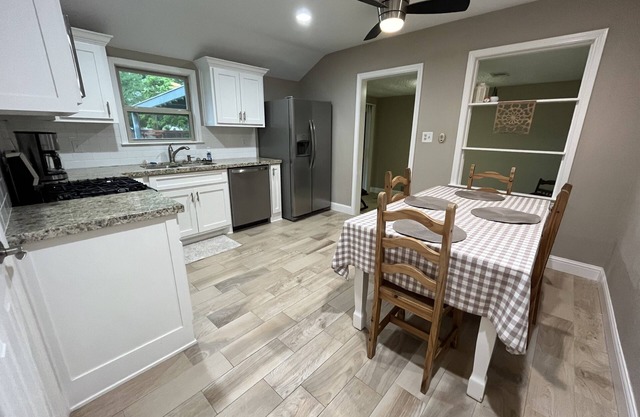 The Nest - centrally located - 2 bed / 1 bath home
