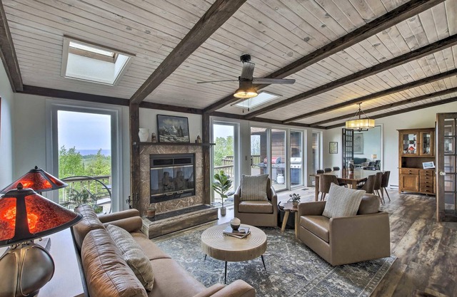 The Nest in Egg Harbor-Breathtaking Water Views and Forested Retreat