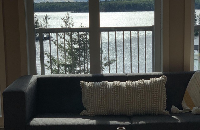 The Nest - Modern 3 Bedroom Cottage with Bunkie