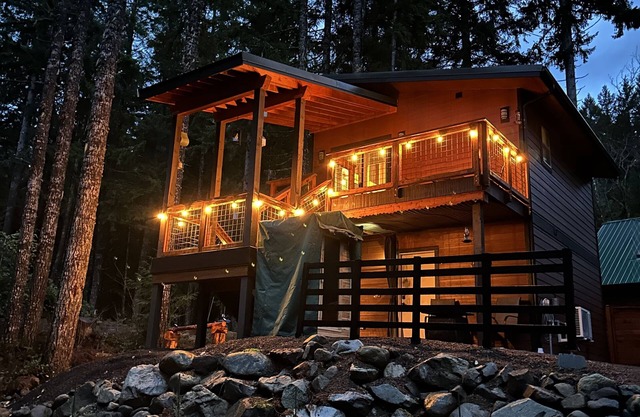 The Nest @ Pine Lodge - outdoor sauna & cold plunge tub, EV chrg, pets, AC