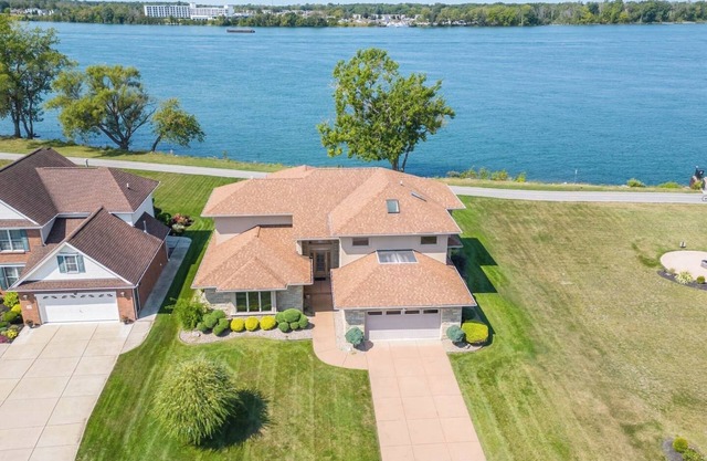 Private resort overlooking Niagara River entrance to Erie Canal on Niawanda Park