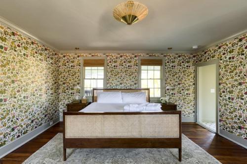 The Nicholas Veranda King Suite - Walk to King