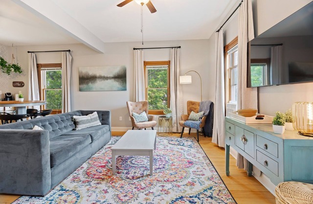 The Nininger Historic Apt - Walk to DT & River, King Bed, Pet Friendly