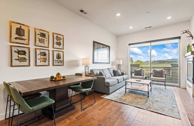 The Nook at Newpark-Mountain days Hot tub nights