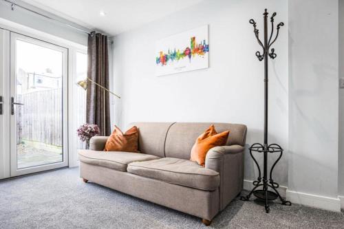 The Nook, Fairview, Cheltenham Town Centre-Parking & Garden