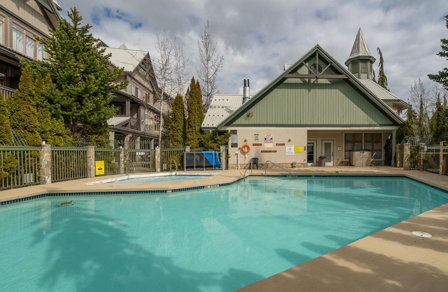 The North Star 1Bdr Townhouse w'Pool&Hot tub