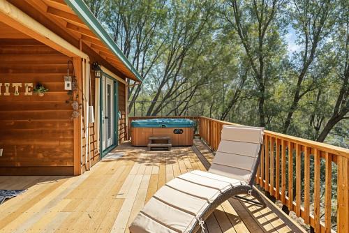 The Nut House - Lovely Home with Hot Tub home