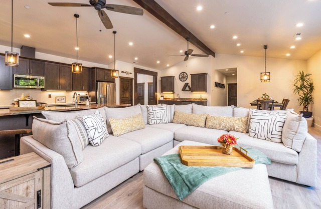 The Oaks: Your Luxurious Murphys Retreat