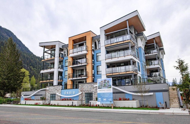 The Oasis | Lake + Mtn Views + Fireplace + Sleeps 6