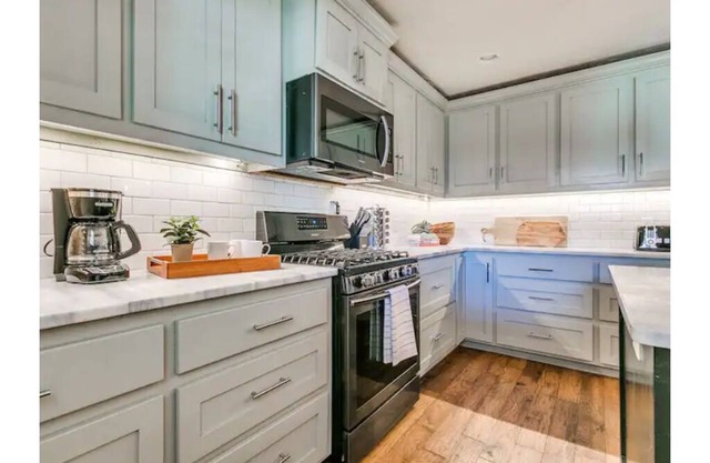 The Oasis - Relaxing 5 Bedroom with a Pool near OU