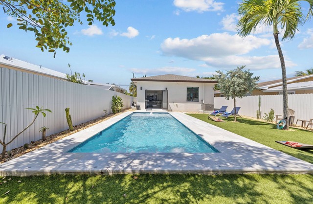 Oasis Residence-Pool-Grill- Turf-Mins2Airport, Beach, HardRock