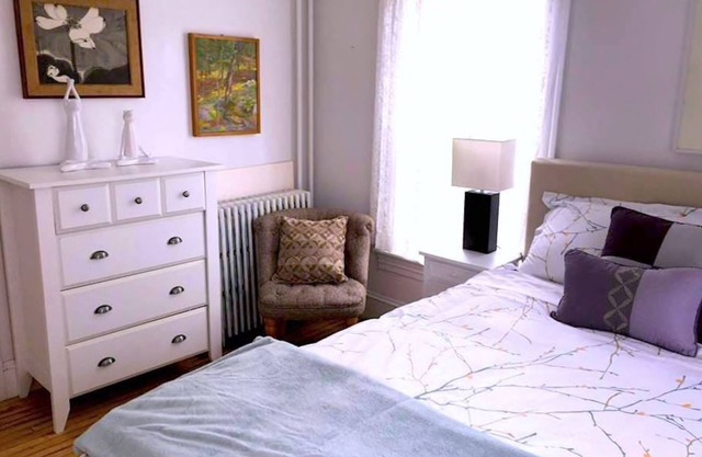 The Old Charm of Cozy Victorian in downtown