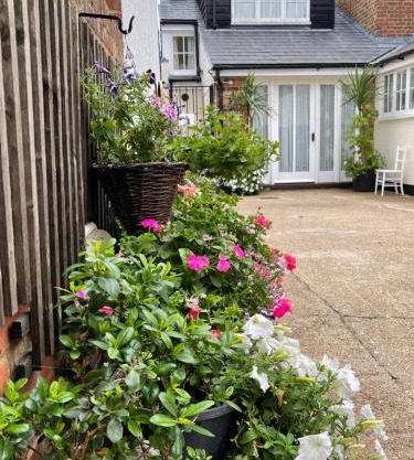 The old coach house 8 North lane