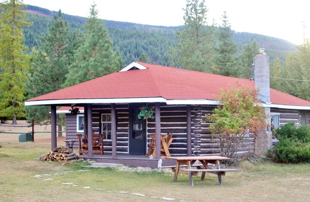 "The Old Homestead" An Original Homestead Cabin