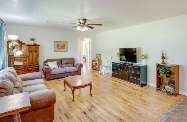 'The Old Parsonage' Pindall House w/ Patio!