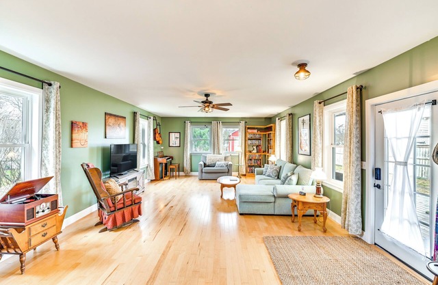 'The Olde Westerlo Village House' < 1/2 Mi to Park