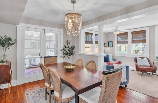 The Olive Branch - 5-Star Historic 2BR 2BA Bungalow - Walk to Lake