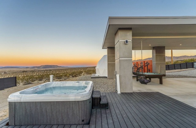 The One - Joshua Tree Escape w/movie theater, geodome & hot tub