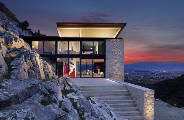 EINSTE ART, Steinvilla und Gästehaus mit Eco-Flap-Dach und Pool