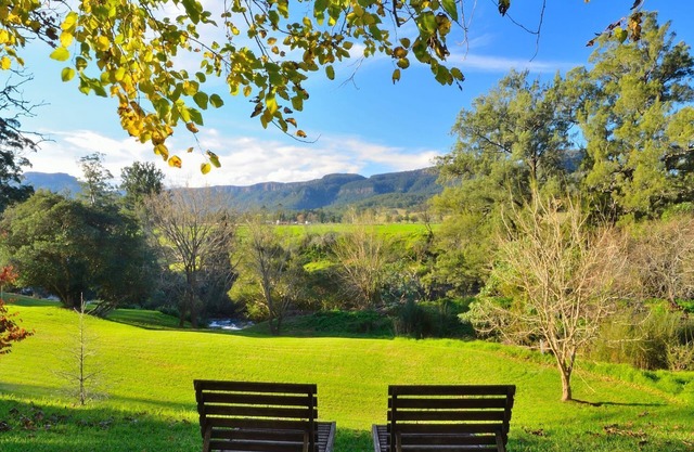 NUR HAUS IM DORF MIT EIGENEM PRIVATE POOL UND PRIVATE RIVER FRONT