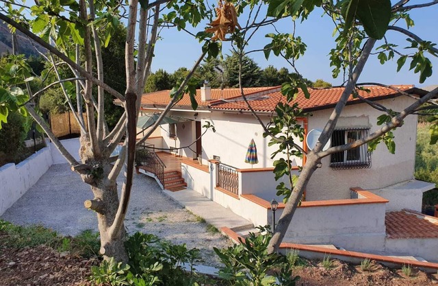 "L'OPUNTIA SUL LAGO" Zwischen Palermo und Cefalù