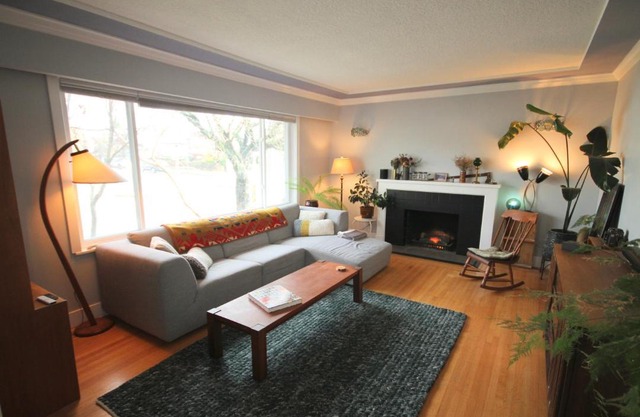 The Orange Door Bungalow- 2-BR w private yard, walkable to cafes & restaurants, 10 min to DT
