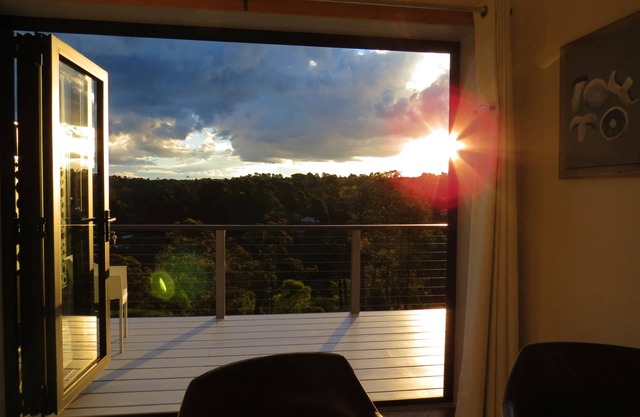 The Origami Apartment. Spacious, private, local views......close to town