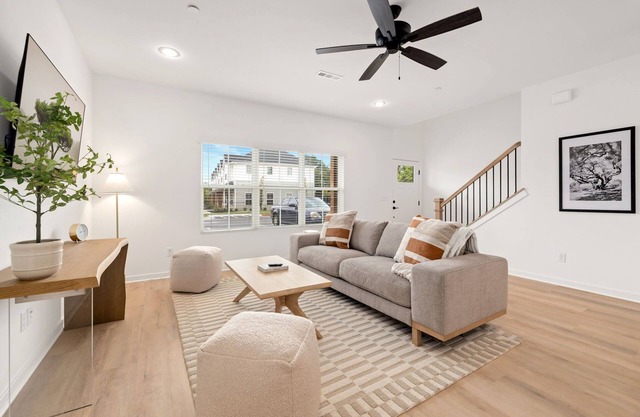 The Outfield-30+ day stays only!-2mi to Downtown