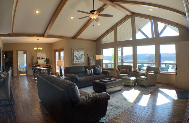 The Owl's Nest - A Quiet Retreat with XL Deck & Lakeviews!