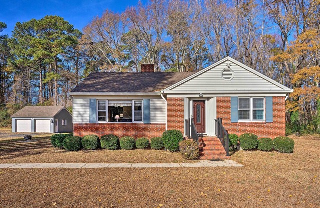 NEW! 'The Oyster Bed' Retreat w/ Pool & Game Room