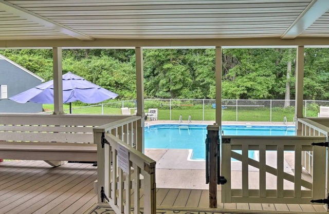 'The Oyster Bed' Retreat w/ Pool & Game Room