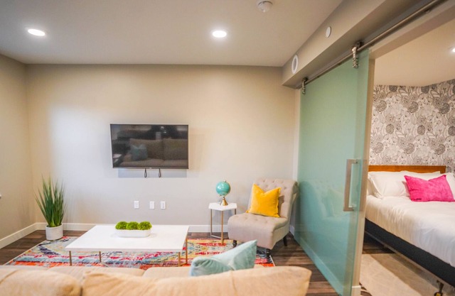 The Paisley Suite - Medical Mile, Downtown - Ideal for long Stays