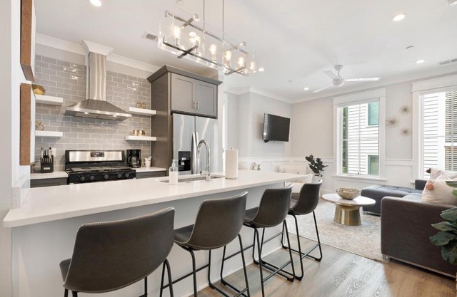 The Palm Suite at 124 Spring
