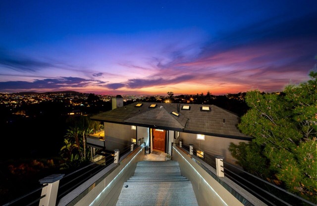 The Panoramic: 360 Degree Hilltop View