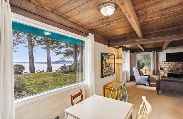 The Paradise Oceanfront Home – Pet-Friendly