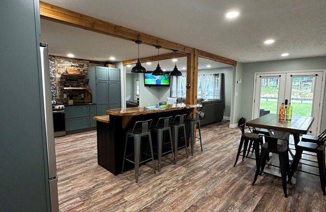 The Park House sleeps 9 comfortably. Come visit the NRGNP in wild, wonderful WV.