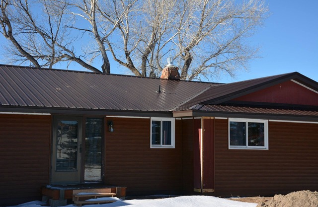 "The Patriot" -a renovated duplex in Dubois WY. Welcome Veterans & Snowmobilers!