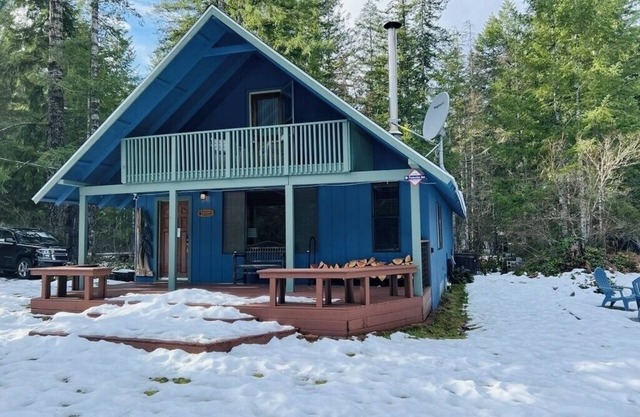 The Peace of Paradise Cabin 5 mi from the Nisqually entrance to Mt.Rainier