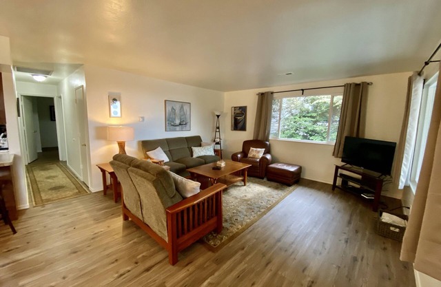 The Peaceful Pelican is close to town and just a 5 min walk to the beach!