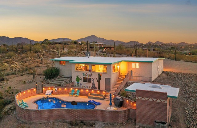 The Peaceful Valley-Views-Game Room-Comfy Beds-Pool-Waffles-Hiking@Saguaro West