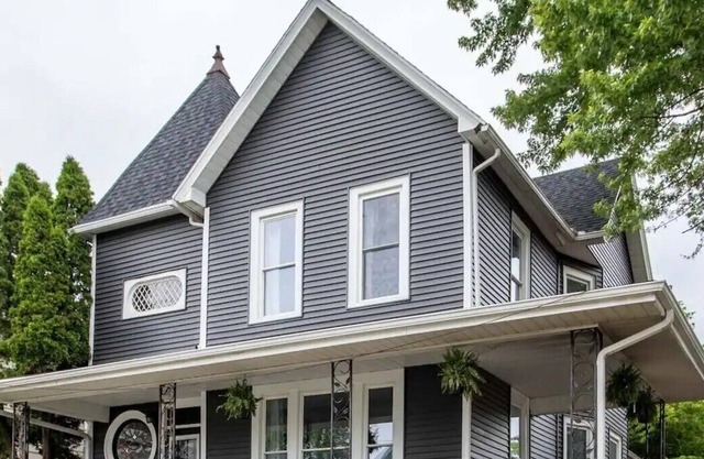 The Pearl House - Victorian beauty, 3-Bedroom, 2-Bath 2500 Sqft