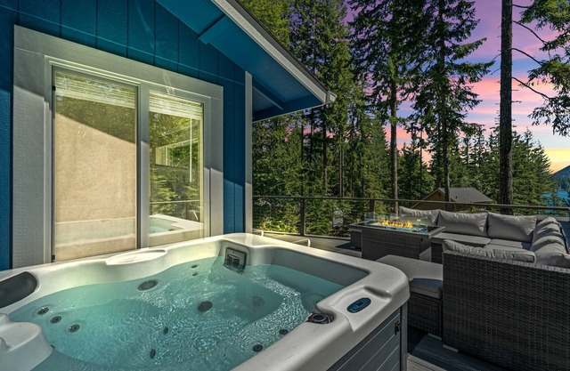 The Pearl - Lake Cushman Home